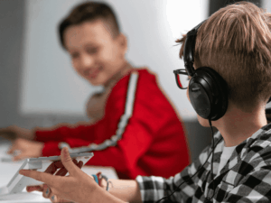 Descubre cómo organizar y evaluar recursos digitales en Primaria para personalizar el aprendizaje en el aula. Guía práctica y estrategias con Smile and Learn.